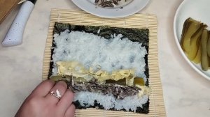 Cooking homemade sushi rolls / Готовим домашние суши роллы