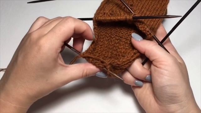 МК. Женские носки спицами. Узор колоски.