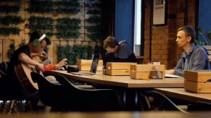 ГИТАРИСТ-НАРУШИЛ тишину в библиотеке @AkStar