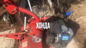 Работа в огороде : мотоблок в действии .
garden tractor plowing