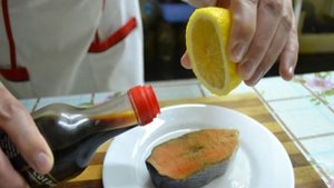 Красная рыба на сковороде