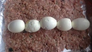 Рулет из фарша с яйцом