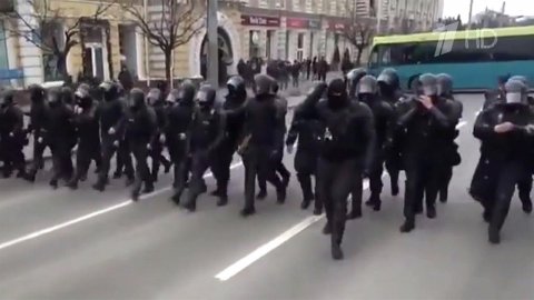 Многотысячная акция протеста прошла в Молдавии