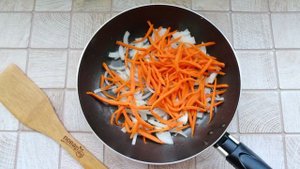 Баклажаны жареные с луком и морковью