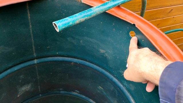 Простейший перелив из дождевой бочки может спасти фундамент дачи смотреть онлайн