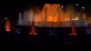 Шоу танцующих фонтанов. Поющие фонтаны в Барселоне.