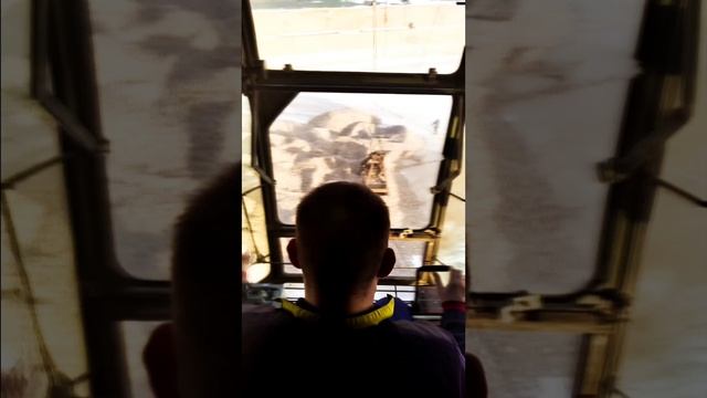 Управление портальным краном - вид из кабины