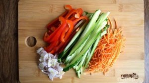 Ролл из лаваша с курицей и овощами