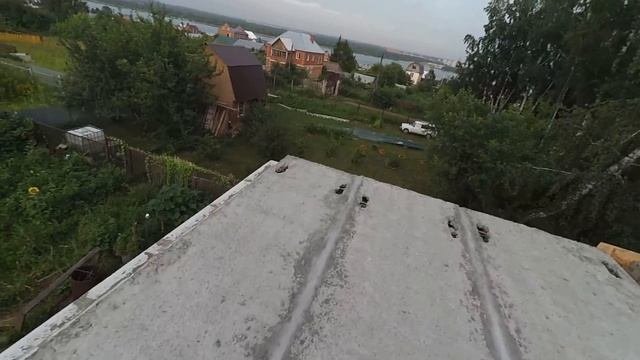 Перекрытие между первым и вторым этажом .