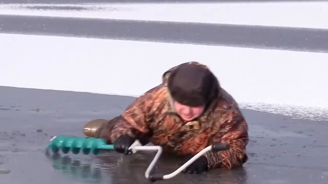 Урок безопасности. Осторожно тонкий лед! смотреть онлайн