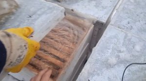 Зимовка пчел Бакфаст на улице в ульях с открытой на 100% сеткой в дне