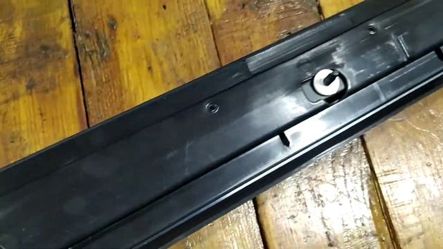 Лыжа направляющая среднего ролика на здвижную дверь Рено Мастер 1998-2010 год смотреть онлайн