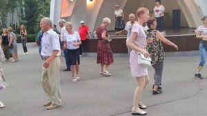 И скучаю и тоскую Танцы в парке Горького Харьков Август 2021