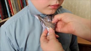 Завязать галстук. Классический узел.