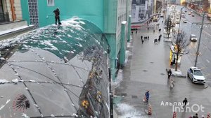 Снегосброс в центре Москвы. Тверская 3