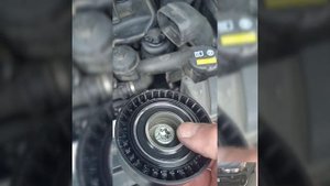 Проверяйте натяжитель при водного ремня генератора BMW E53