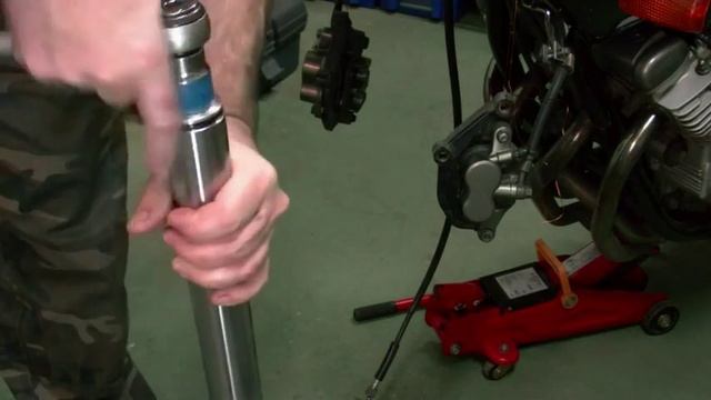 Замена масла в вилке Yamaha XJ600S Diversion смотреть онлайн