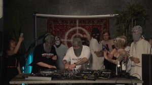Locked Club  А чё ты крякал