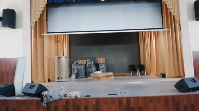 Уникальные моторизированные 3D экраны для многофункциональных залов смотреть онлайн