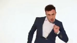 Как танцуют парни в ночном клубе