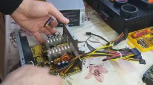компьютер включается и выключается через несколько секунд
