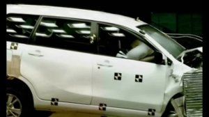 Crash test Daihatsu Xenia Airbag Mengembang