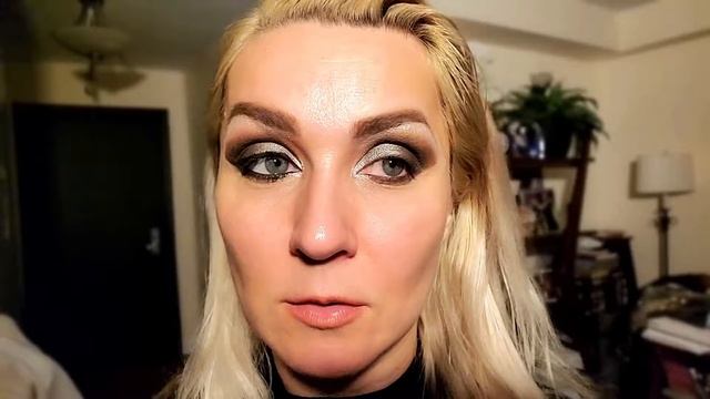 Eyeliner & lashes tutorial for dance makeup. Как наносить подводку и ресницы в макияже.