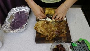 ЗАПЕЧЕННОЕ МЯСО С БРЫНЗОЙ И ВЯЛЕНЫМИ ТОМАТАМИ