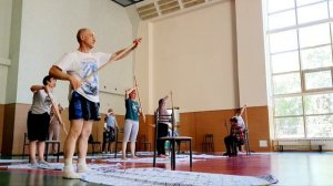 Гимнастика на стульях и с палками