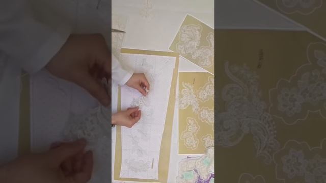 The process of creating a couture wedding dress. Процесс создания свадебного платья от кутюр.