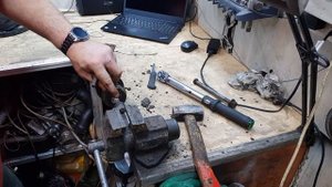 Замена верхней опоры заднего амортизатора