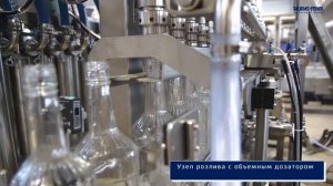 Оборудование розлива продукции в стеклянную тару с укупоркой винтовой крышкой и наклейкой этикетки