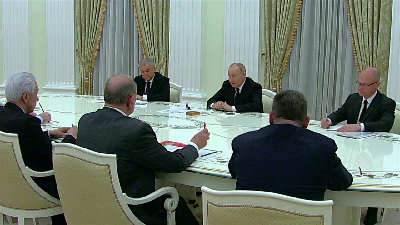 Владимир Путин встретился с лидерами думских фракций