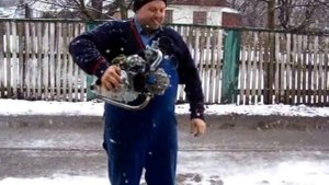 Ремонт мопеда Альфа,  Дельта. Двигатель работает  в руках.