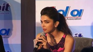 Deepika Padukone Unveils The New Orbit Ida Oral Health Card - Latest Bollywood News