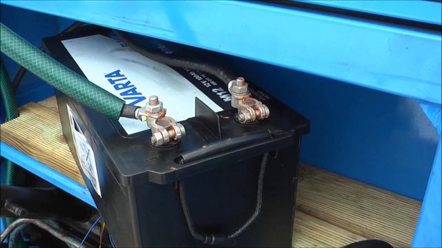 Belarus MTZ-82 restoration project. Part 8 | New Battery and Wires, Oil filter смотреть онлайн