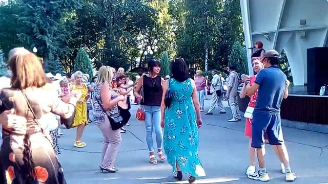 80. Dance dancing, retro dancing *Миллион роз*. Retro dance to retro music in Kharkov Ukraine.