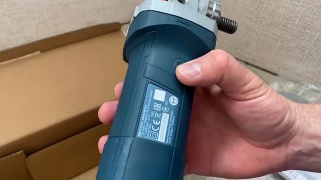 Распаковка - Профессиональная угловая шлифмашина Bosch GWS 9-125 S Professional смотреть онлайн