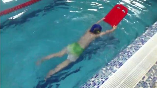 Максим на тренировке Бассейн CITRUS смотреть онлайн