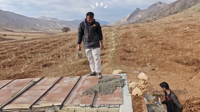 Nomadic life: the sweet days of a young nomadic couple building a house 2023