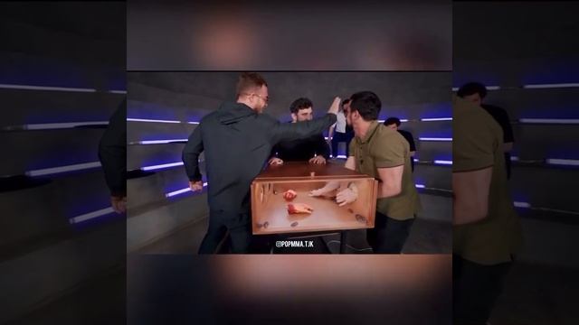 Бойцы угадывают что в коробке. Лучшее идея в шоу смотреть онлайн