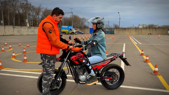 первое занятие в мотошколе смотреть онлайн