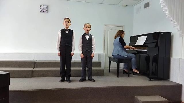 Севастьян и Серафим Бердины. Ю.Милютин, сл. М.Лисянского "Береги, солдат..." смотреть онлайн