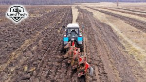 Тракторы МТЗ-1221 с оборотными плугами KUHN распахивают залежное поле по куриному помету!