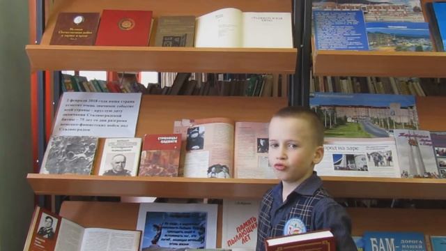 Страна читающая — Антон Ращупкин читает произведение «Блокада Ленинграда» (Дудин Михаил) смотреть онлайн