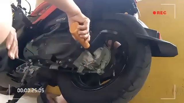 How to Change Gear oil on Honda Zoomer Scooter смотреть онлайн