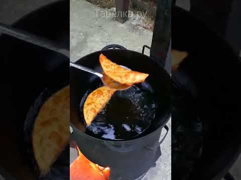 Чебуреки: САМЫЙ простой и удачный рецепт теста на чебуреки! Сочные, хрустящие и пузырчатые чебуреки!