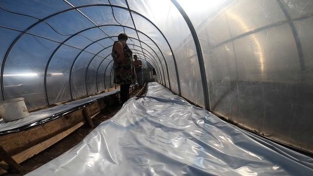 семейные посиделки Юлия Миняева и Илья Импульс / что мы делаем в теплице !!! смотреть онлайн