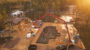 Brickmaster - бетонирование фундаментной плиты загородного дома в стиле Райта