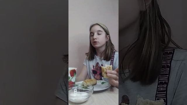 MUkbANG/ мукбанк/жареные блины/сок/соус